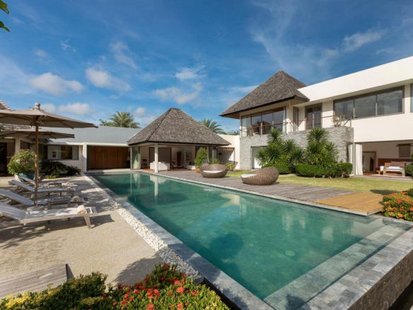 4 Bedroom Garden Pool Villa in Layan